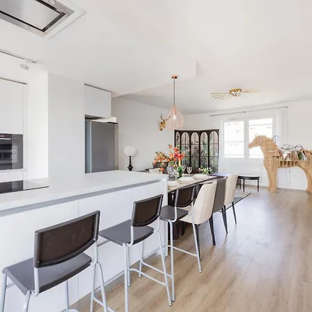 W - Luxury Penthouse - Sky Garden & Terrace - Free Parking - Sleeps 12 アパート ブダペスト