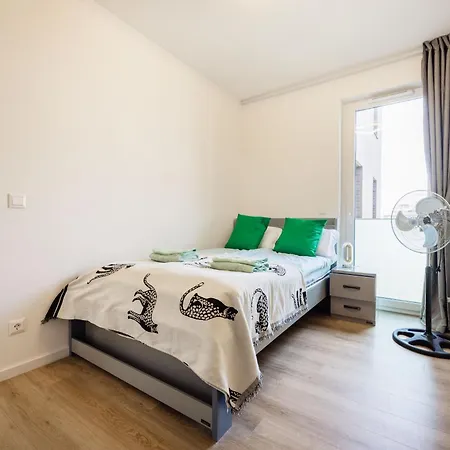 W - Luxury Penthouse - Sky Garden & Terrace - Free Parking - Sleeps 12 Apartment Budapest