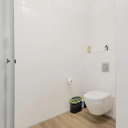 W - Luxury Penthouse - Sky Garden & Terrace - Free Parking - Sleeps 12 Budapest