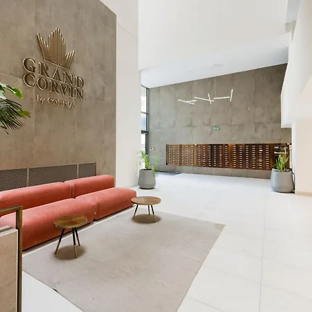 W - Luxury Penthouse - Sky Garden & Terrace - Free Parking - Sleeps 12 Budapest