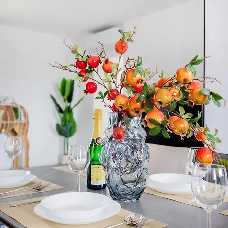 W - Luxury Penthouse - Sky Garden & Terrace - Free Parking - Sleeps 12 Apartment *