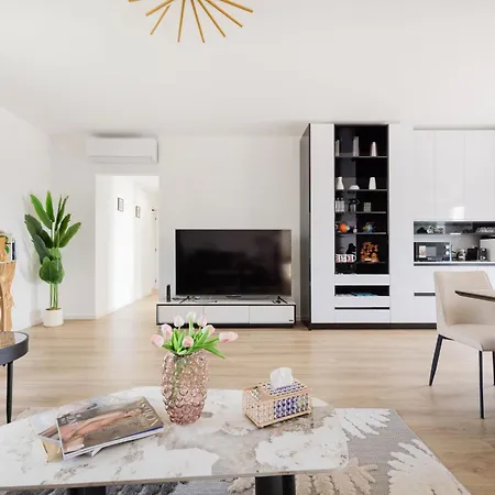 W - Luxury Penthouse - Sky Garden & Terrace - Free Parking - Sleeps 12 ブダペスト