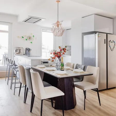 公寓 Penthouse With Terraces, Sky Garden & Free Parking 布达佩斯