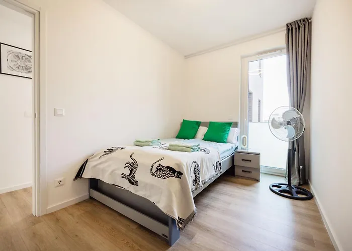W - Luxury Penthouse - Sky Garden & Terrace - Free Parking - Sleeps 12 Lejlighed Budapest