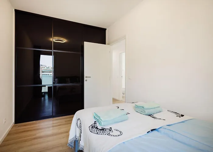 W - Luxury Penthouse - Sky Garden & Terrace - Free Parking - Sleeps 12 Lejlighed