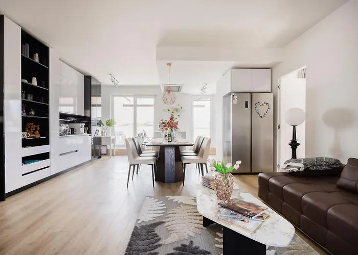 Lejlighed W - Luxury Penthouse - Sky Garden & Terrace - Free Parking - Sleeps 12 Budapest