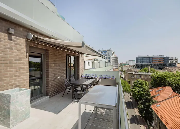 W - Luxury Penthouse - Sky Garden & Terrace - Free Parking - Sleeps 12 * Budapest