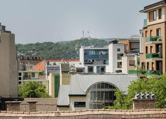 W - Luxury Penthouse - Sky Garden & Terrace - Free Parking - Sleeps 12