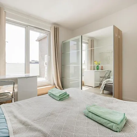 W - Luxury Penthouse - Sky Garden & Terrace - Free Parking - Sleeps 12 * Budapest